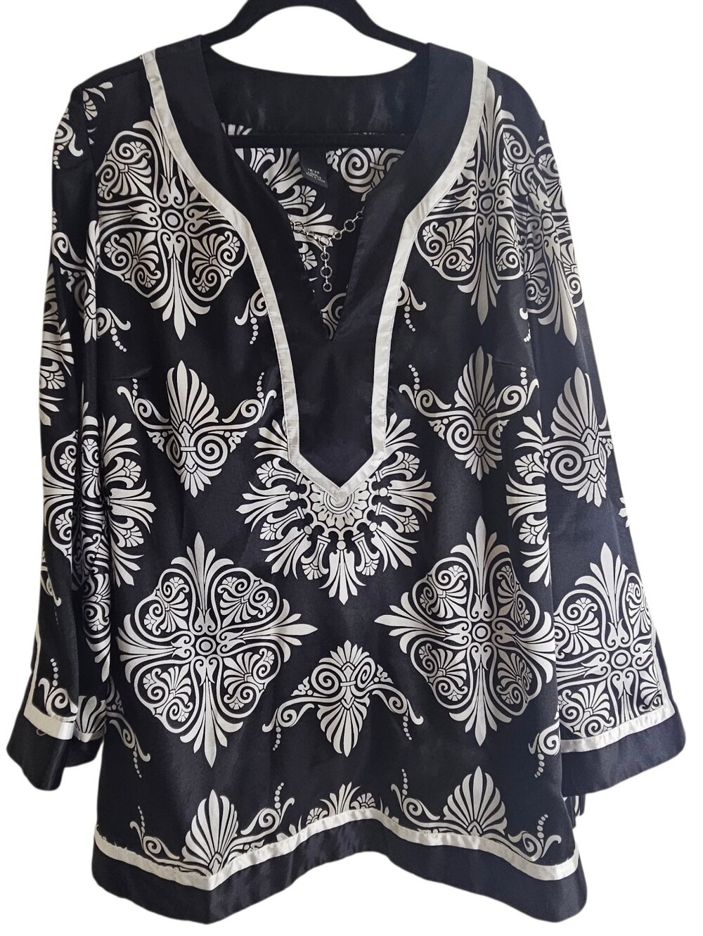 LANE BRYANT Women's Blouse Long Sleeve V-Neck Satin Paisley Polyester.Size 18/20